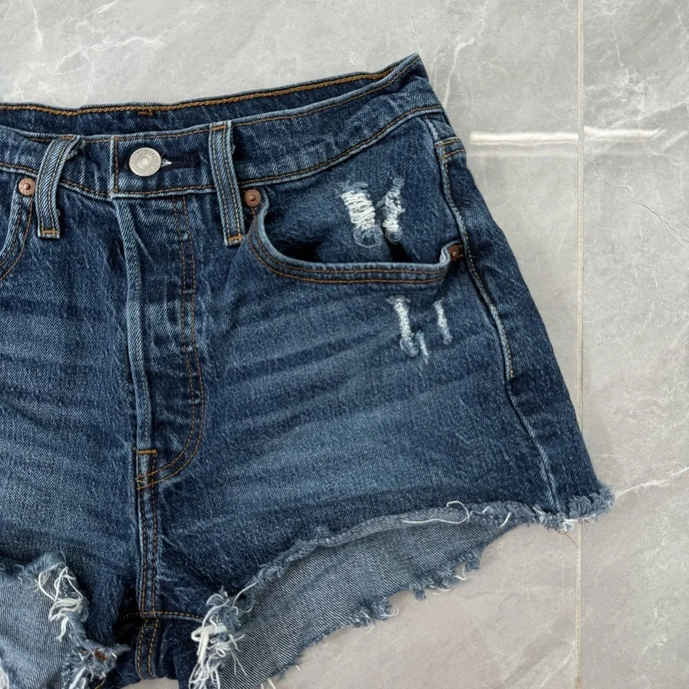 Women’s Levi’s Distressed Dark Wash Denim Jean Shorts Button Fly Raw Hem Size 27